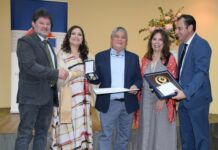 Con homenajes por años de ejercicio celebran el Día del Médico en Los Ángeles.